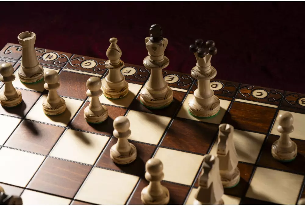 SZACHY SENATOR (42x42cm) - klasyczne drewniane szachy idealne na prezent